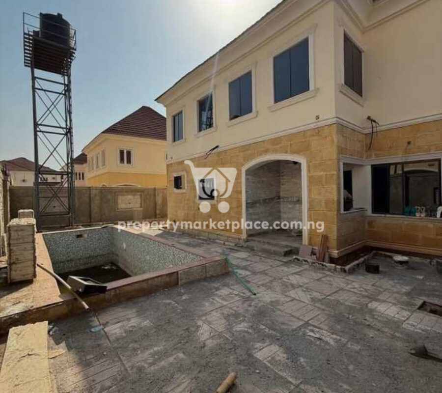 5 bedroom semi-detached duplex with swimming pool