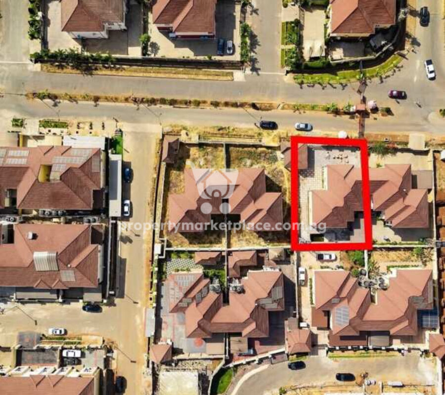 5 bedroom semi-detached duplex with swimming pool