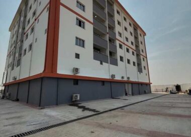 Spacious & serviced 2 bedroom flat