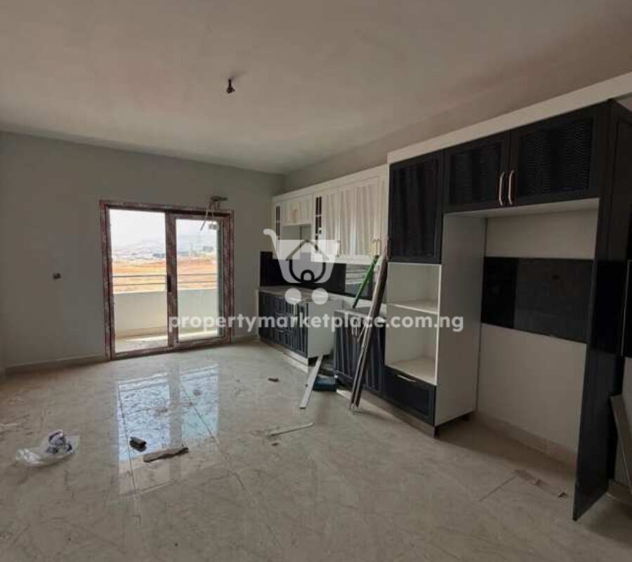 Spacious & serviced 2 bedroom flat
