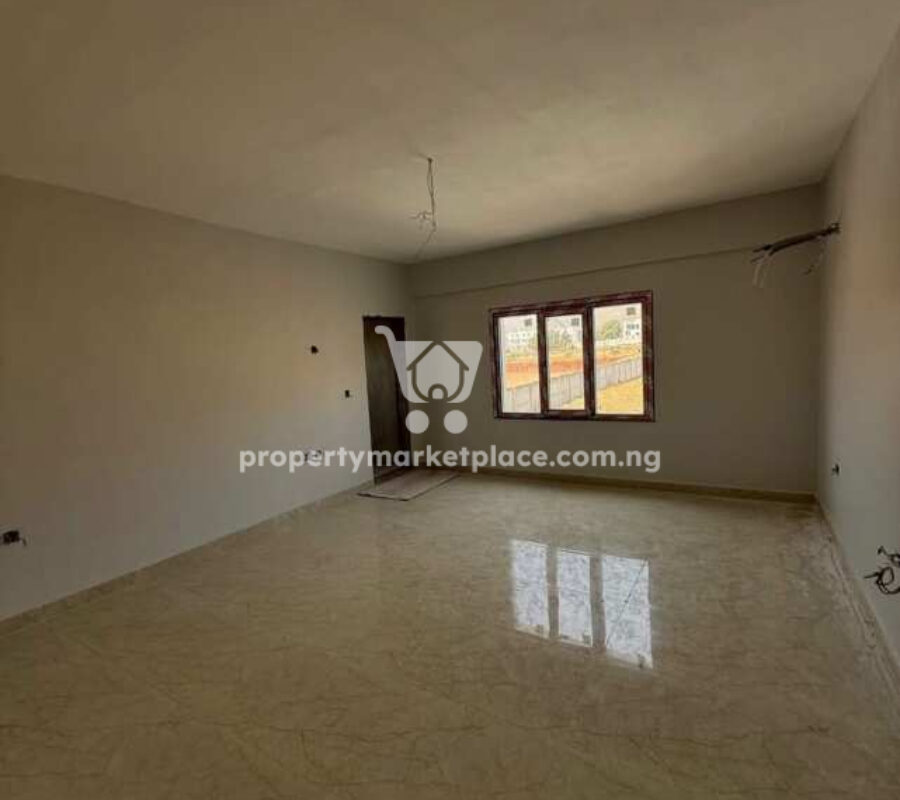 Spacious & serviced 3 bedroom flat