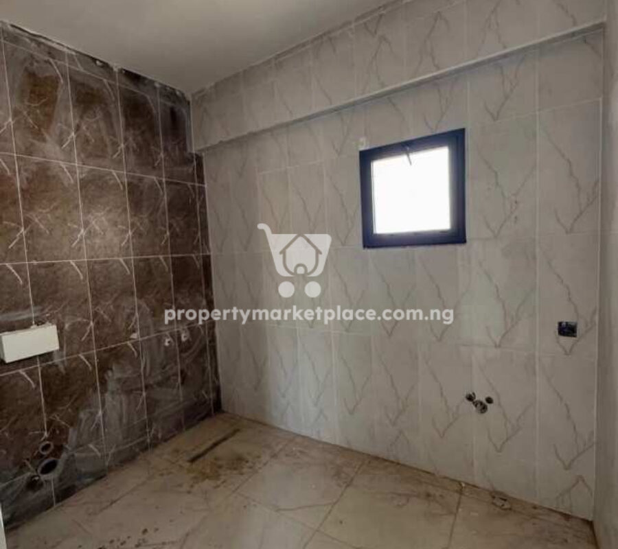 Spacious & serviced 3 bedroom flat
