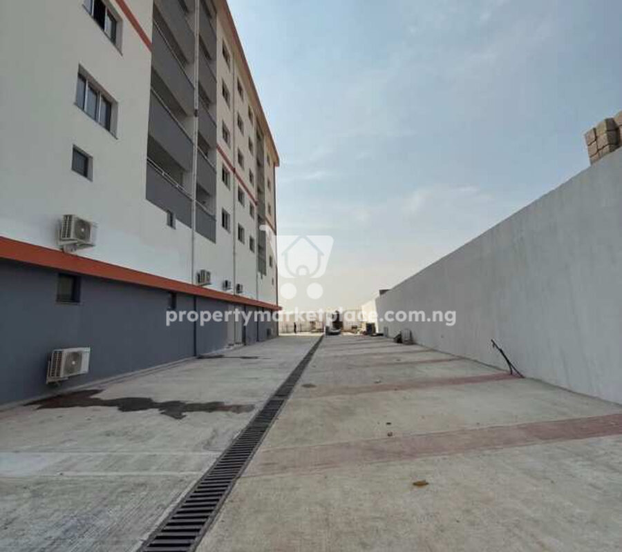Spacious & serviced 3 bedroom flat