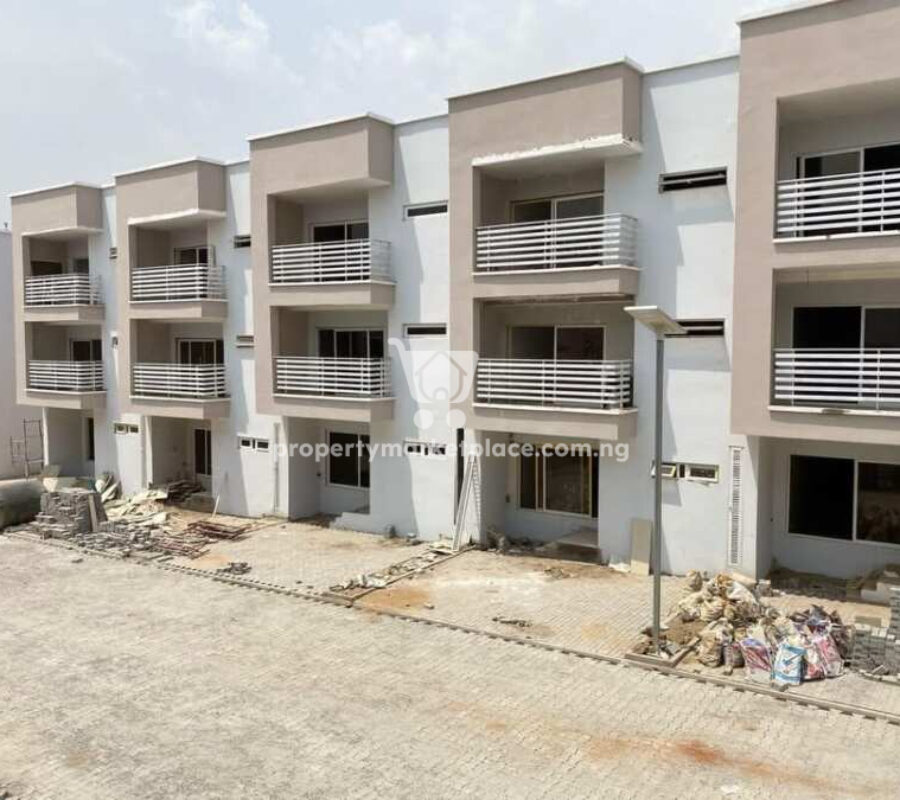 4 bedroom terrace duplex with Bq