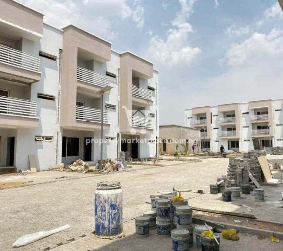 4 bedroom terrace duplex with Bq