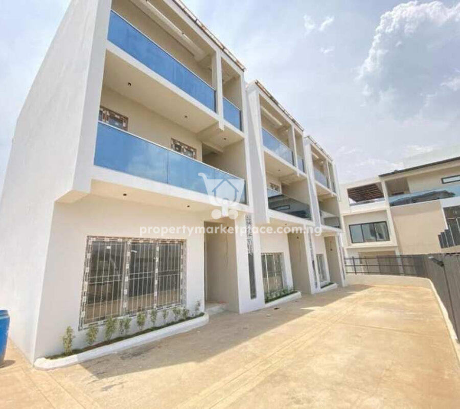 4 bedroom terrace duplex with Bq