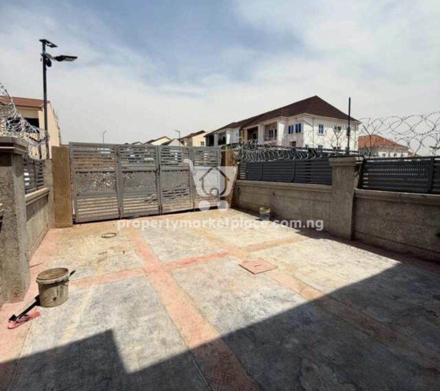 Spacious 3 bedroom terrace duplex