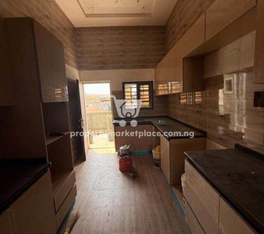 Spacious 3 bedroom terrace duplex