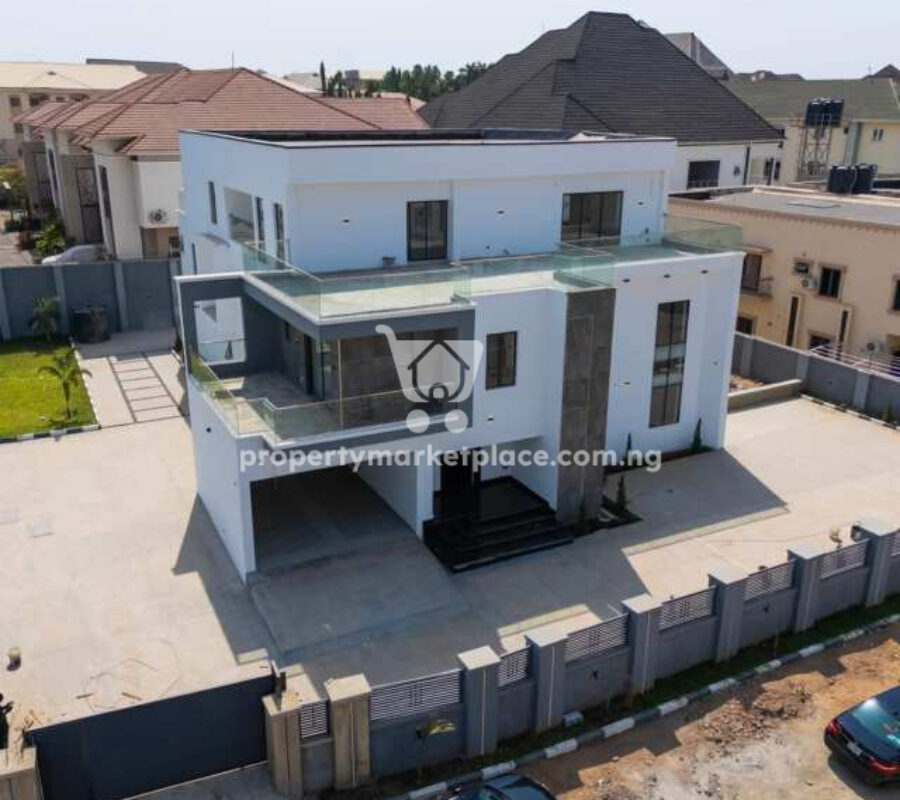 Exquisite 7 bedroom detached duplex with swimming pool