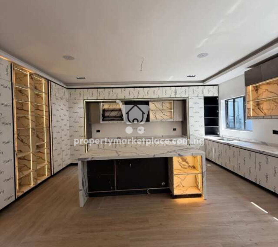 Exquisite 7 bedroom detached duplex with swimming pool