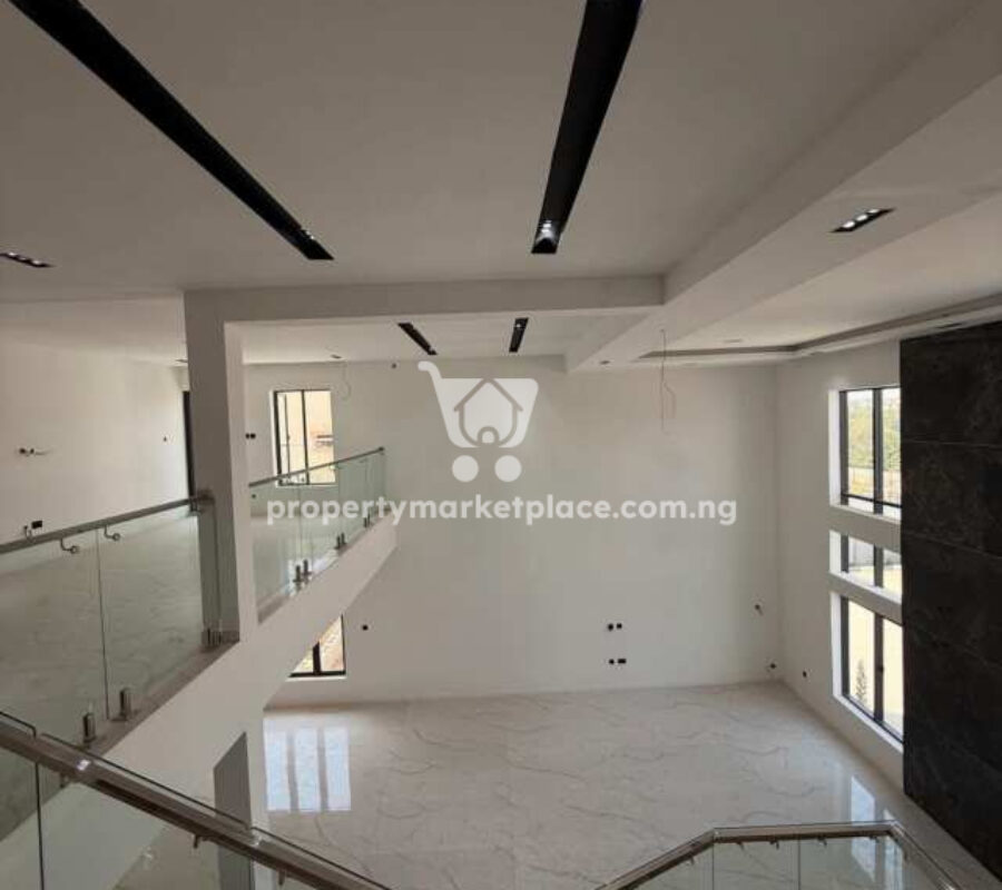 Exquisite 7 bedroom detached duplex with swimming pool