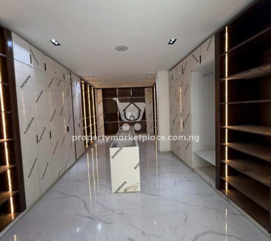 Exquisite 7 bedroom detached duplex with swimming pool