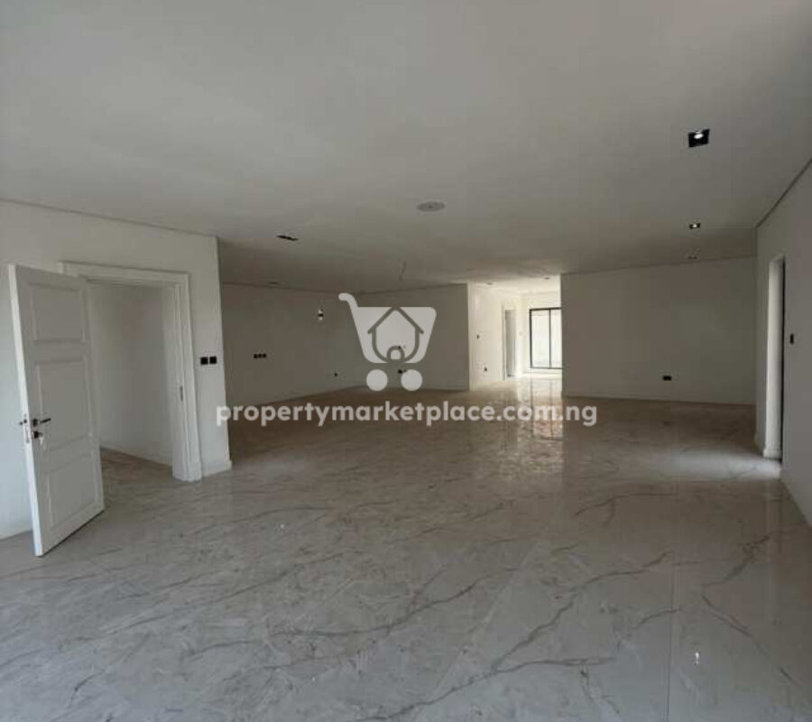Exquisite 7 bedroom detached duplex with swimming pool