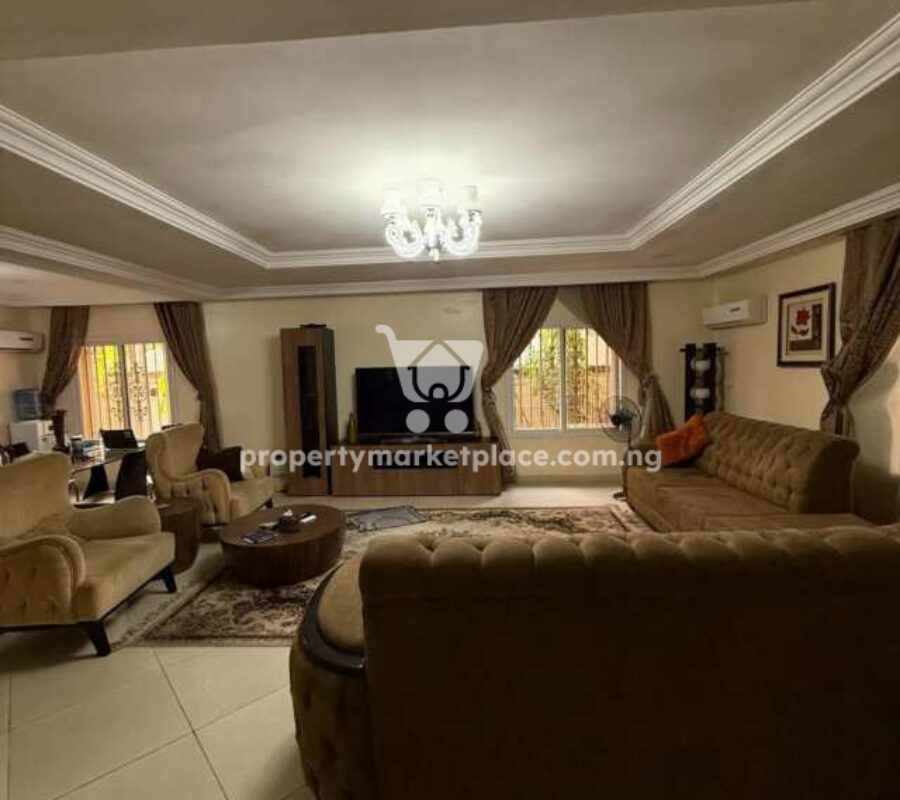 5 bedroom detached duplex with a room Bq