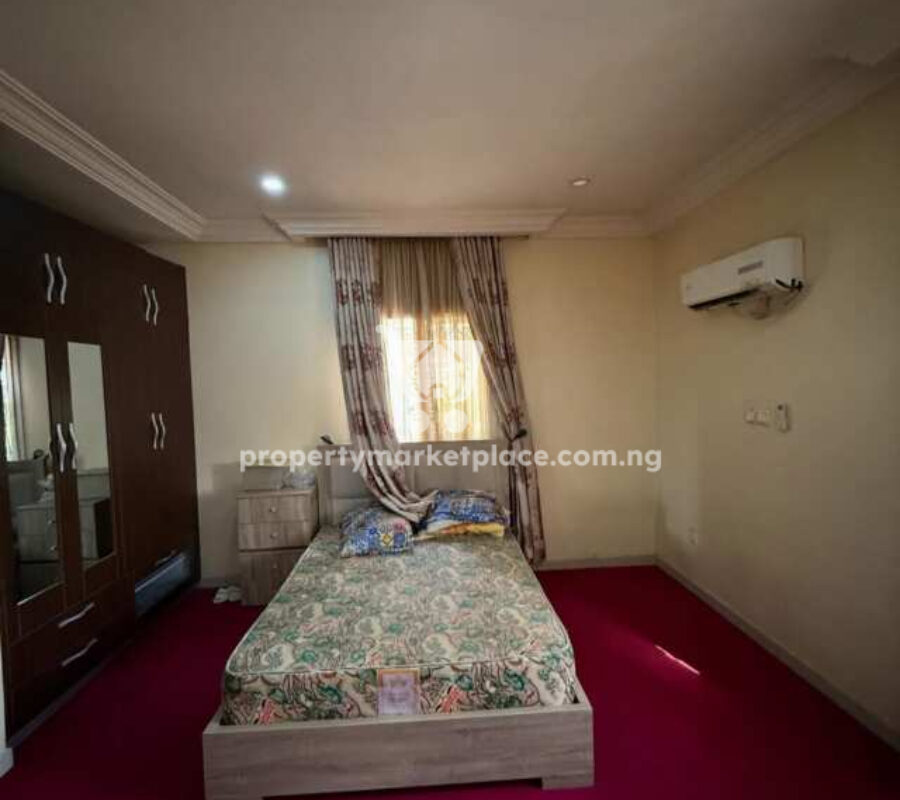 5 bedroom detached duplex with a room Bq