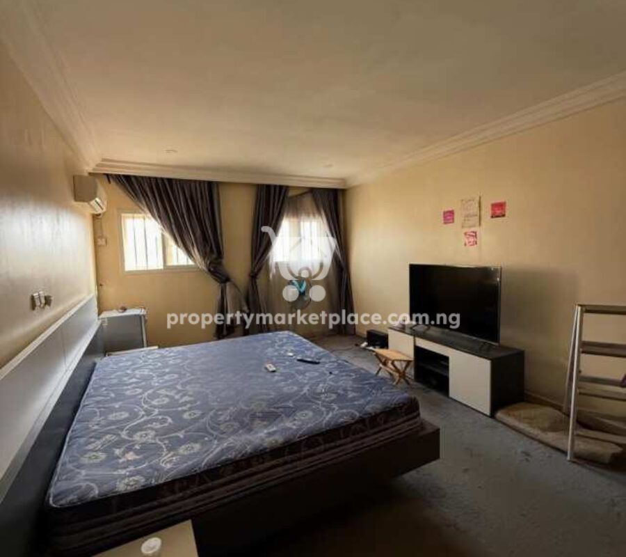 5 bedroom detached duplex with a room Bq