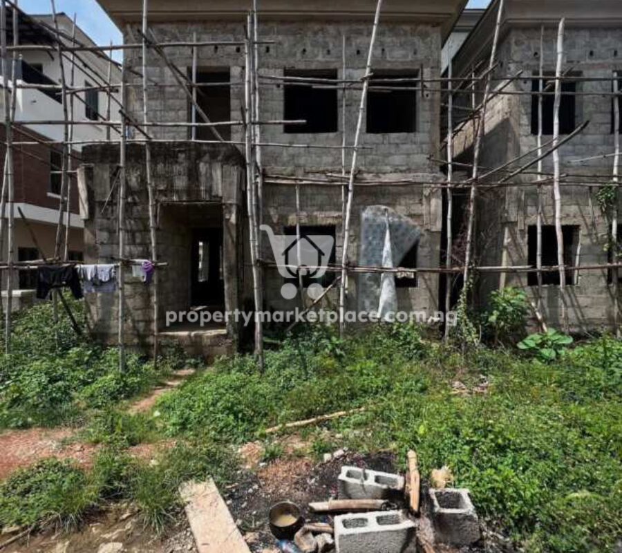 4 bedroom semi detached duplex with Bq (carcass)