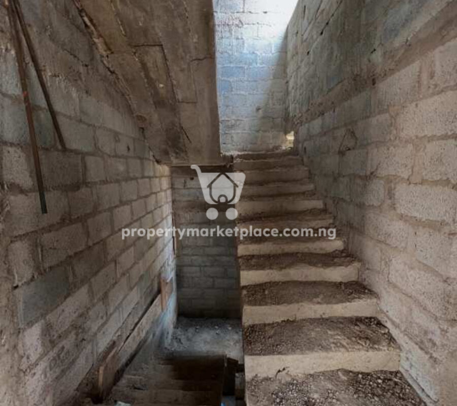 4 bedroom semi detached duplex with Bq (carcass)