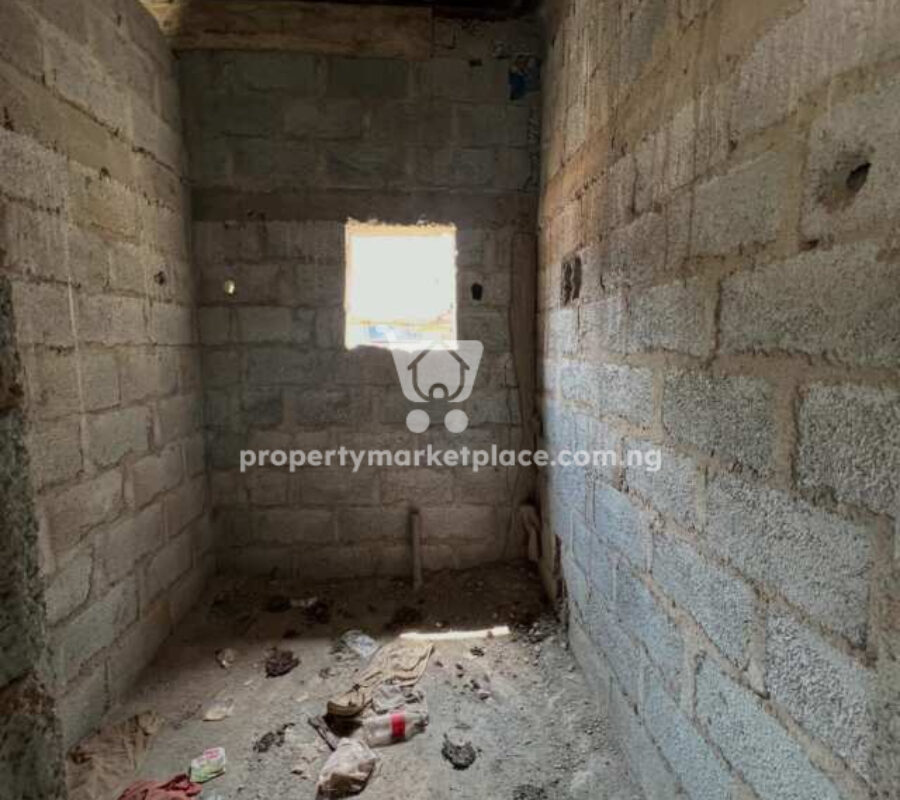 4 bedroom semi detached duplex with Bq (carcass)