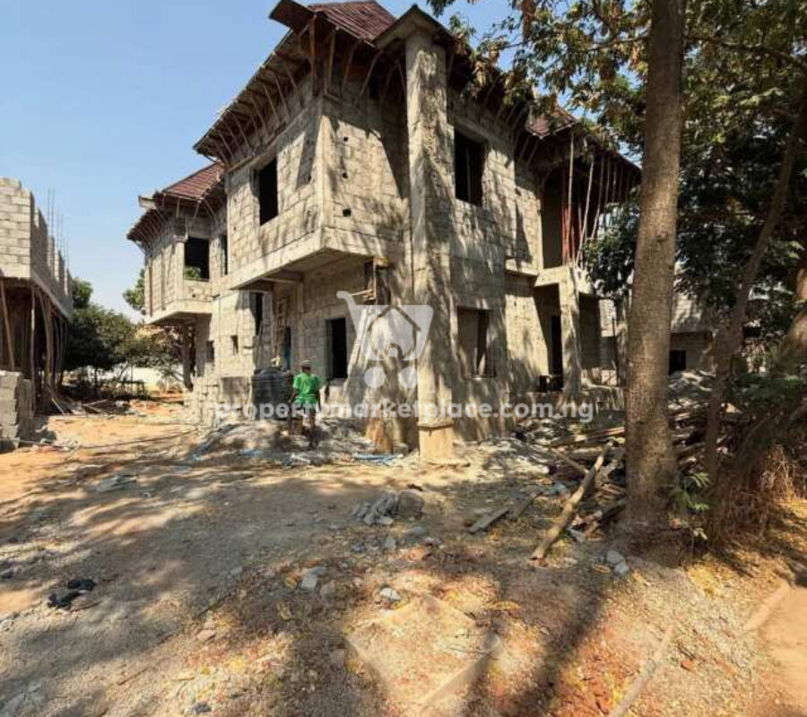 5 bedroom detached duplex with a room Bq