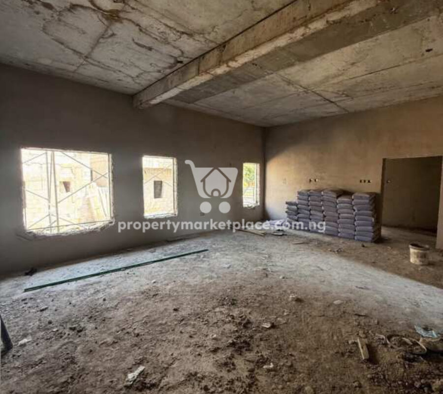 5 bedroom detached duplex with a room Bq