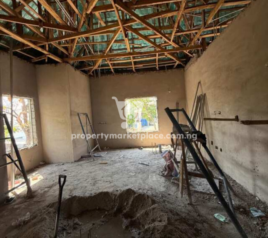 5 bedroom detached duplex with a room Bq