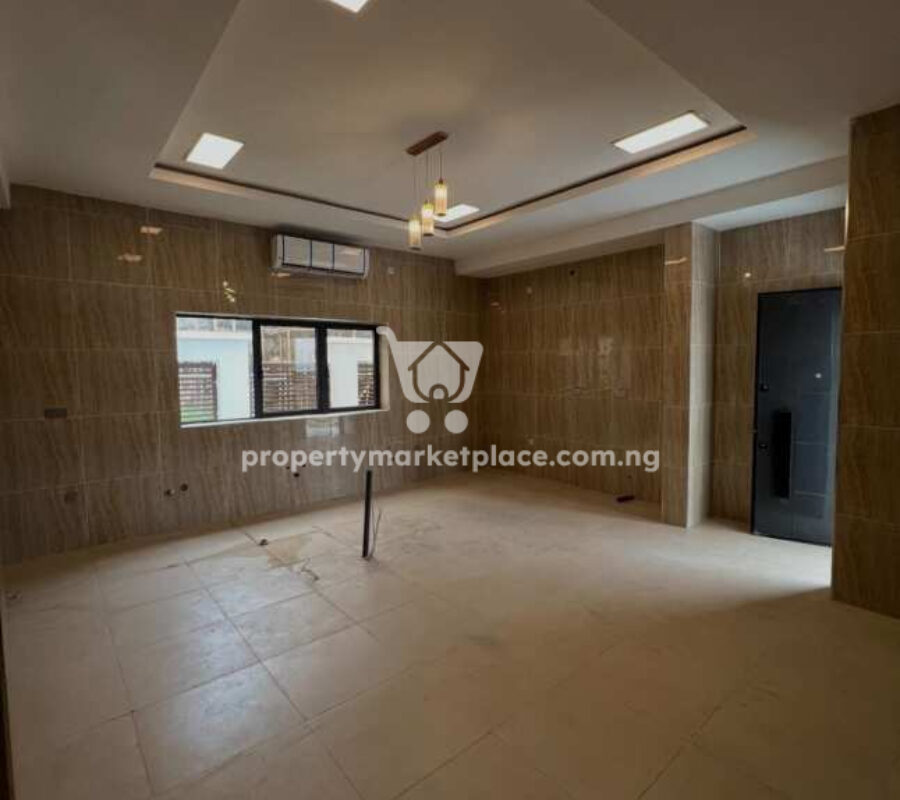 Luxurious 6 bedroom detached duplex with 2 rooms Bq