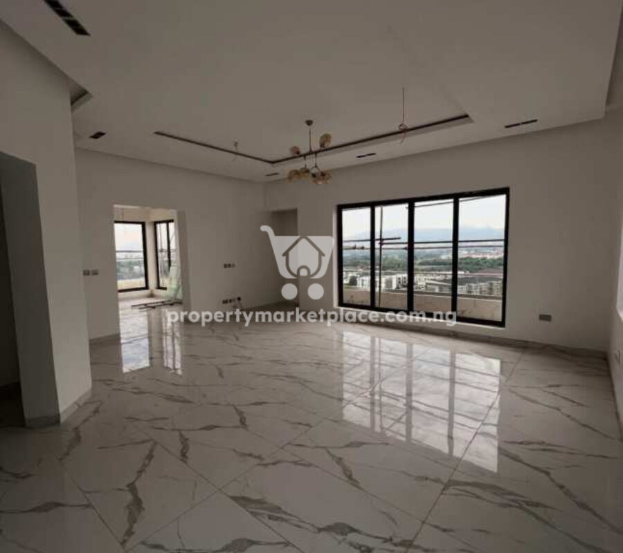 Luxurious 6 bedroom detached duplex with 2 rooms Bq