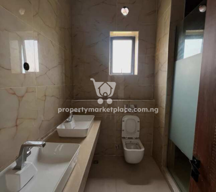 Luxurious 6 bedroom detached duplex with 2 rooms Bq