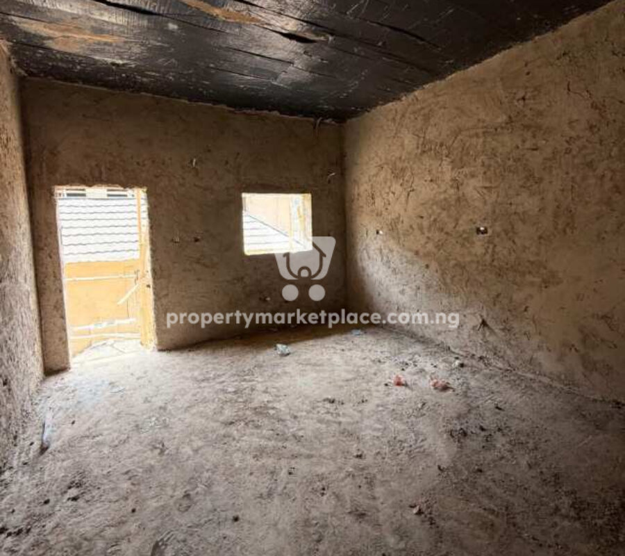 4 bedroom semi-detached duplex with Bq