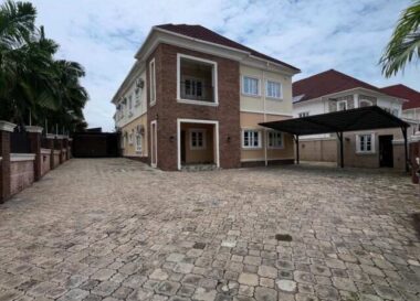 6 bedroom detached duplex with Bq
