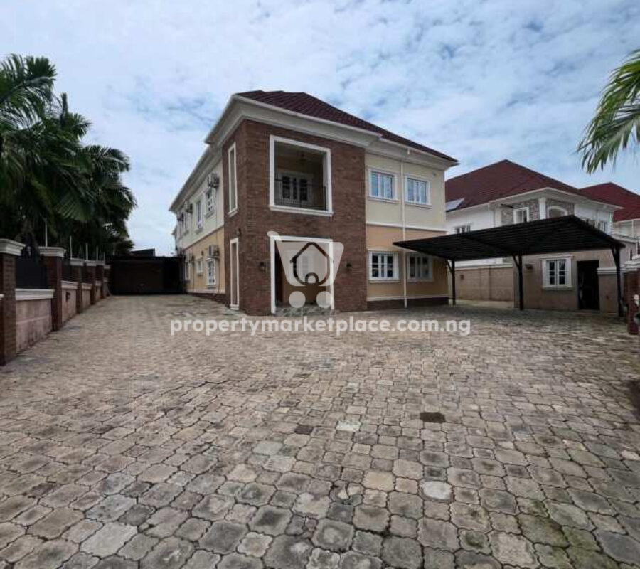 6 bedroom detached duplex with Bq