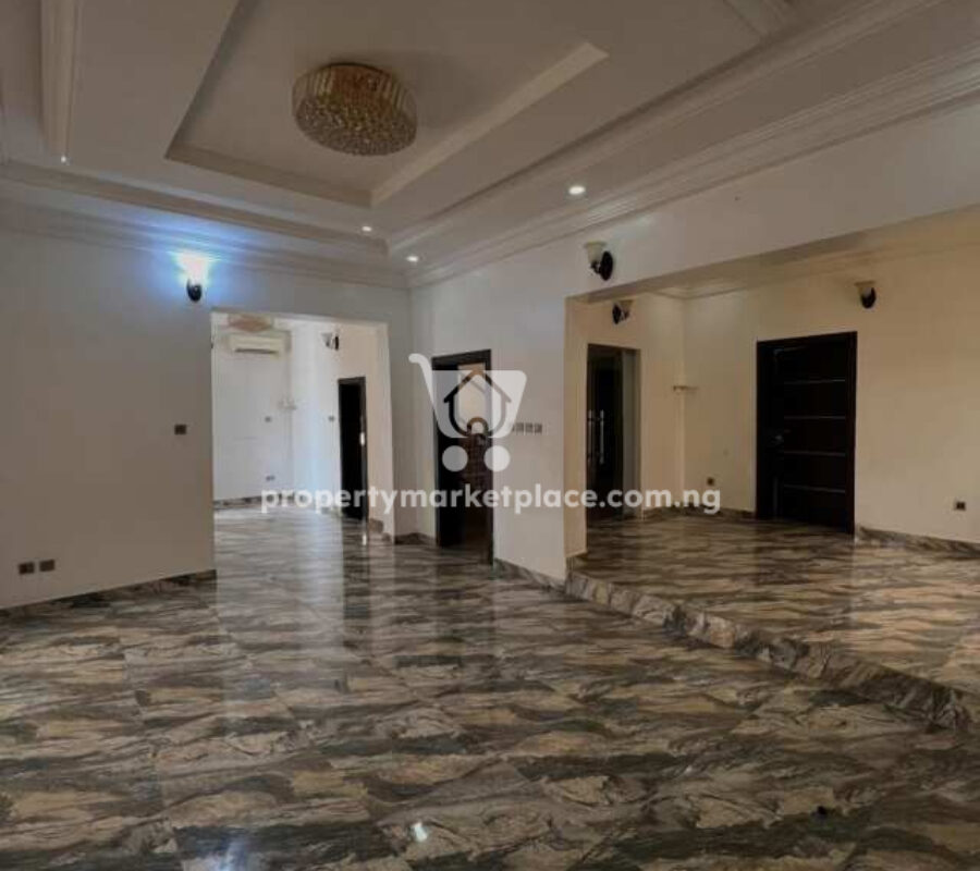 6 bedroom detached duplex with Bq