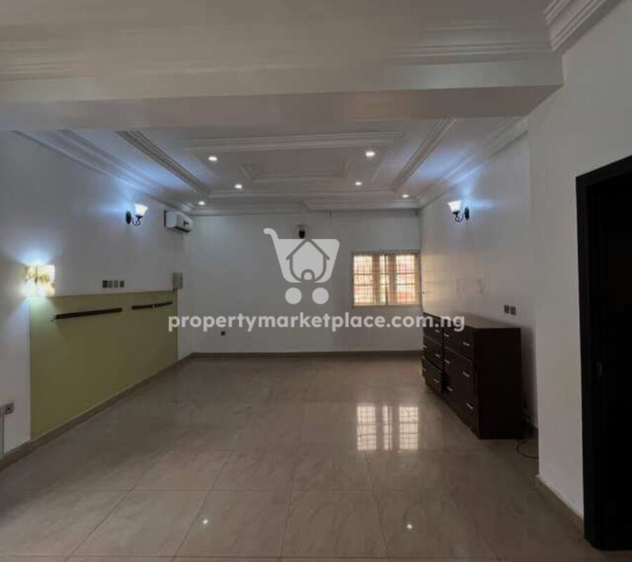 6 bedroom detached duplex with Bq