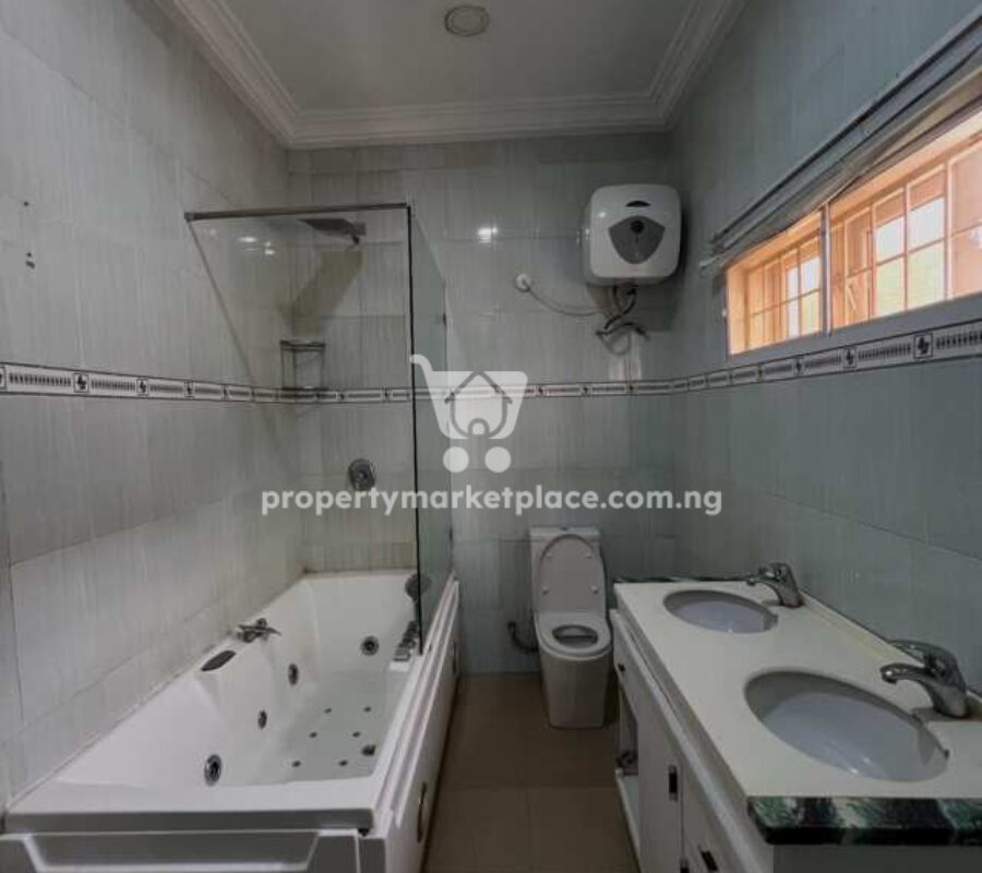 6 bedroom detached duplex with Bq