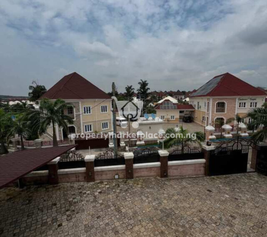 6 bedroom detached duplex with Bq