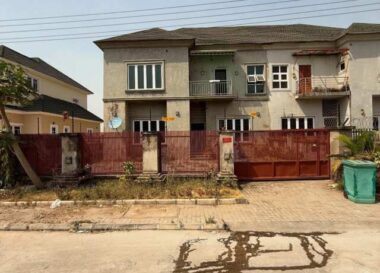 4 bedroom semi-detached duplex with Bq