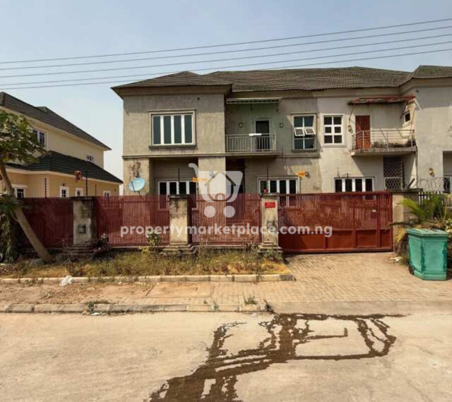 4 bedroom semi-detached duplex with Bq