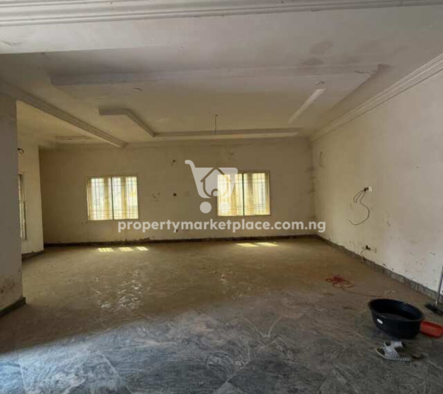 4 bedroom semi-detached duplex with Bq