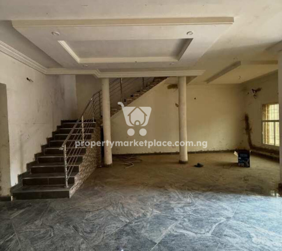 4 bedroom semi-detached duplex with Bq