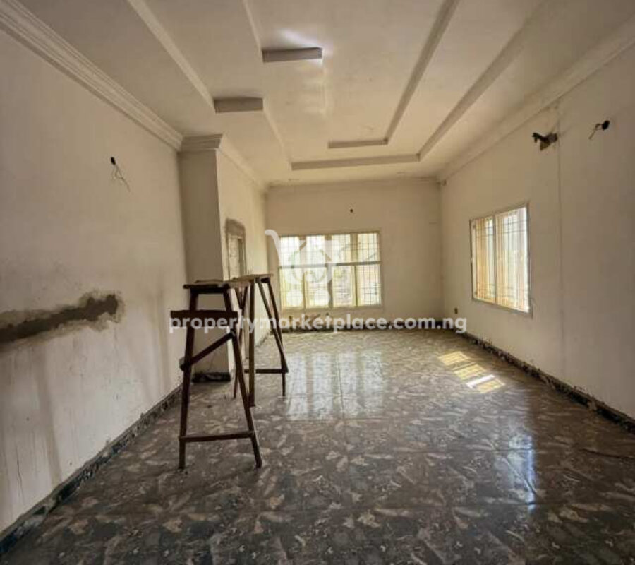 4 bedroom semi-detached duplex with Bq