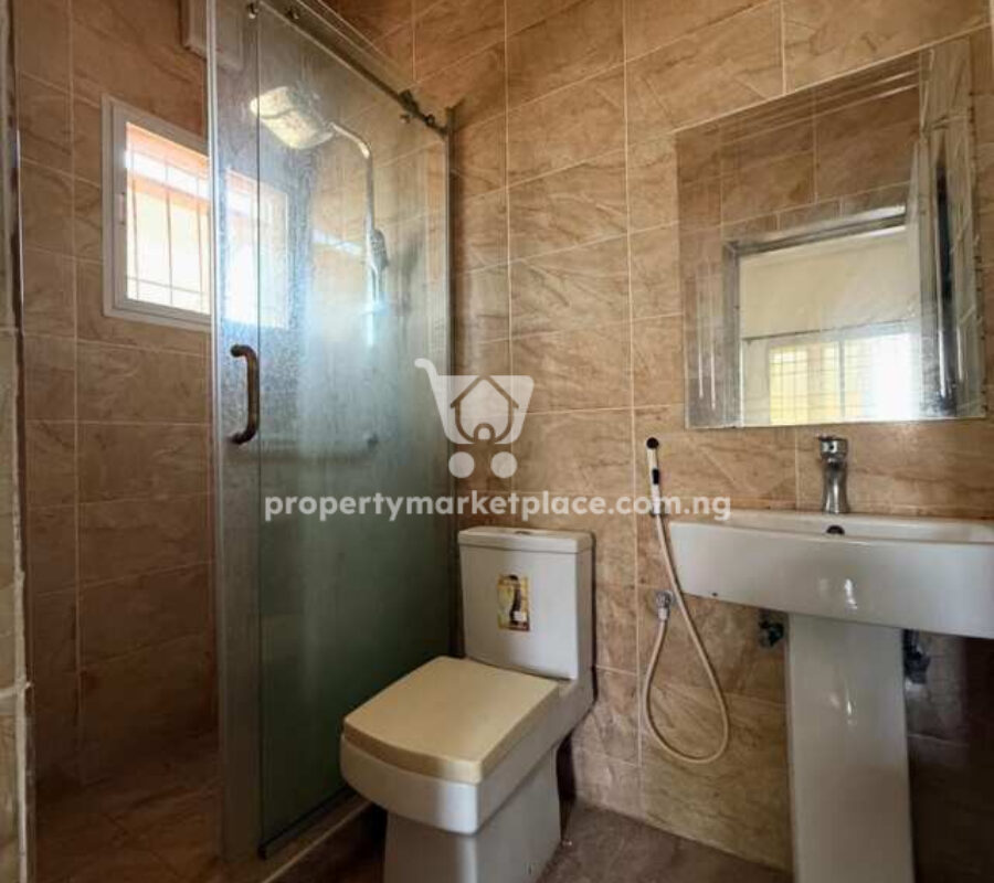 4 bedroom semi-detached duplex with Bq