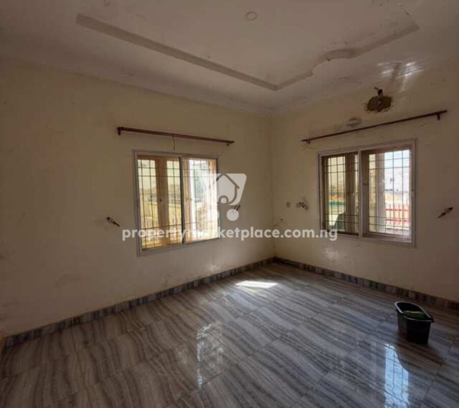 4 bedroom semi-detached duplex with Bq