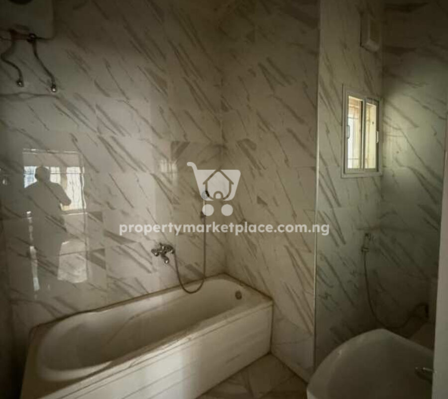 4 bedroom semi-detached duplex with Bq