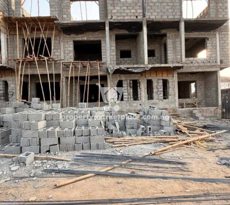 4 bedroom terrace duplex with Bq