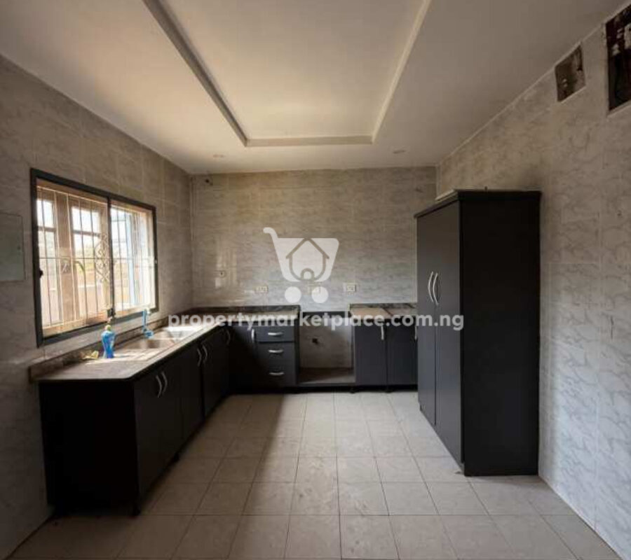 3 bedroom terrace duplex with Bq