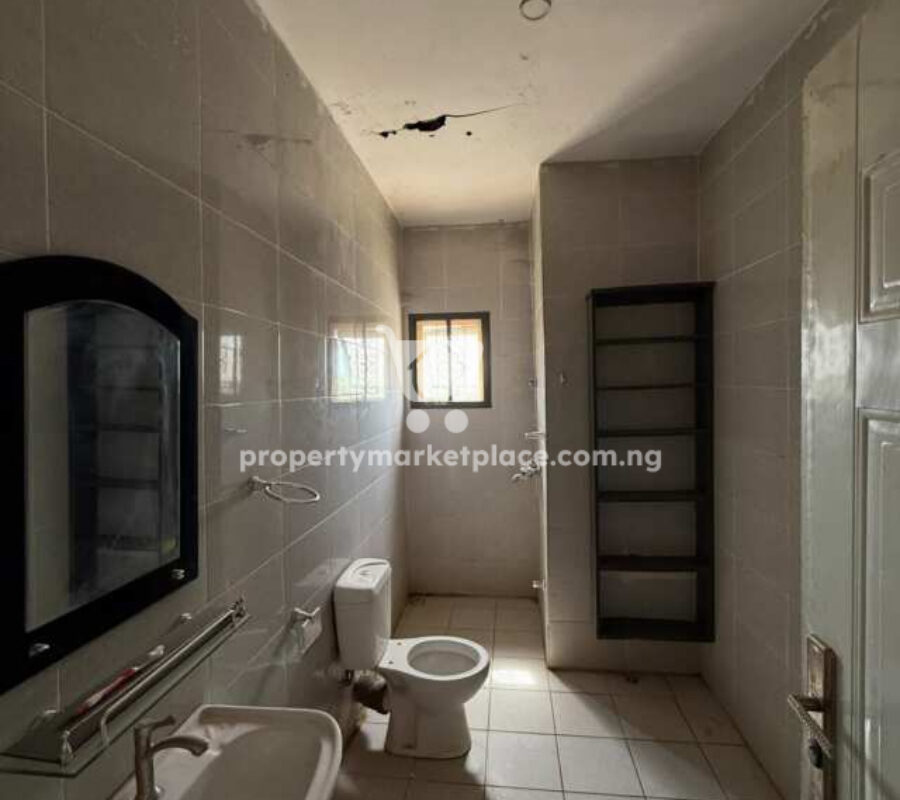 3 bedroom terrace duplex with Bq