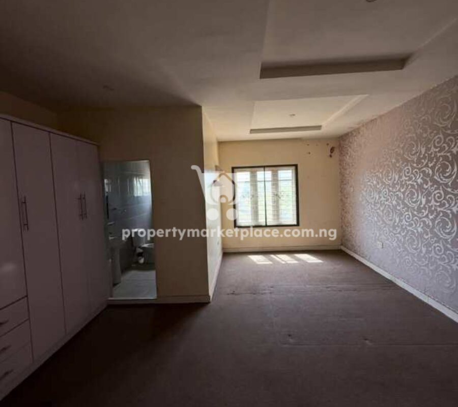 3 bedroom terrace duplex with Bq