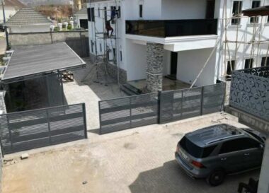 4 bedroom semi-detached detached duplex with Bq