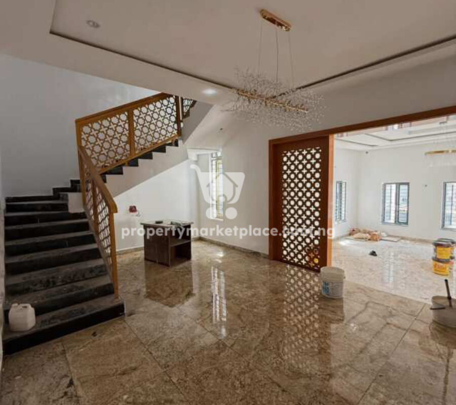 4 bedroom semi-detached detached duplex with Bq